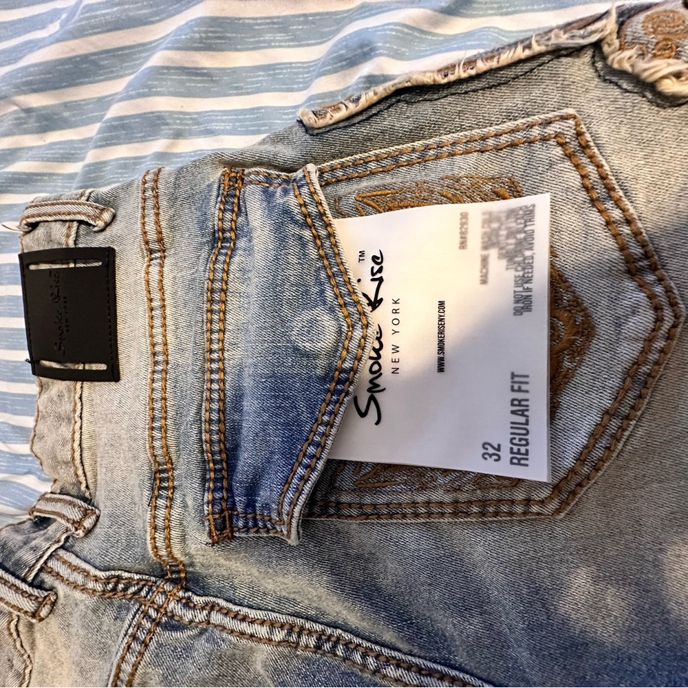 Stylish Distressed Jean Shorts with Embroidered Design - Picture 6 of 6